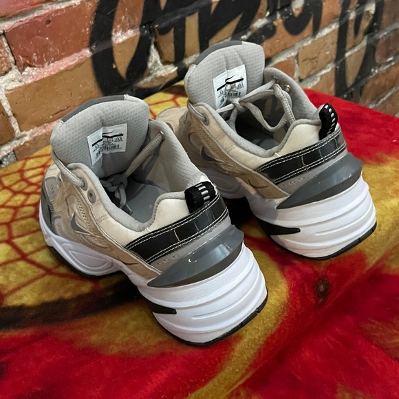 Athletic_Shoes